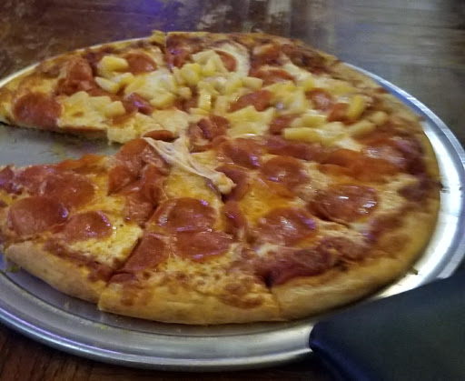 Pizza Restaurant «Pizza Barn», reviews and photos, 2021 Foothill Blvd, La Verne, CA 91750, USA