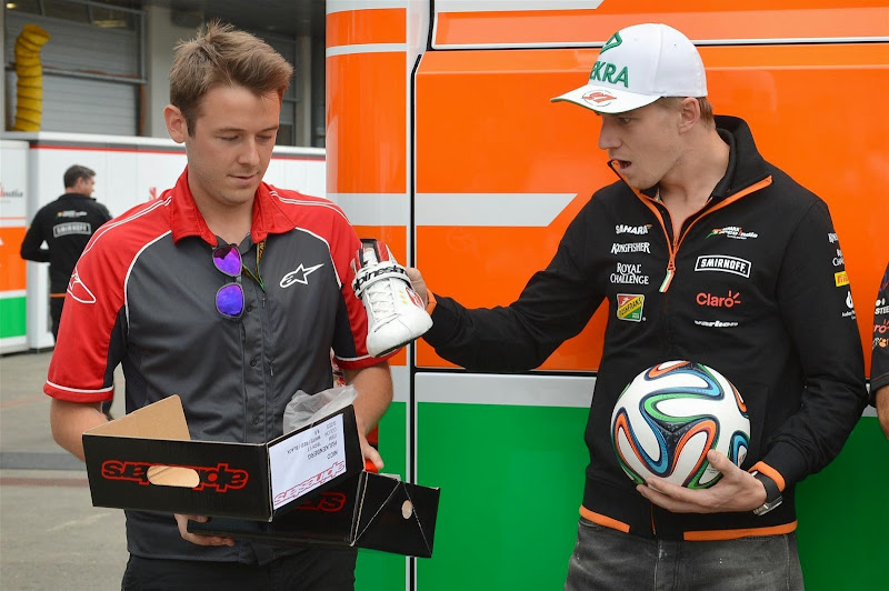 Нико Хюлькенберг в шоке от новых кроссовок Alpinestars на Гран-при Австрии 2014