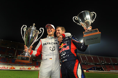 Михаэль Шумахер и Себастьян Феттель с победными кубками на Гонке чемпионов 2012