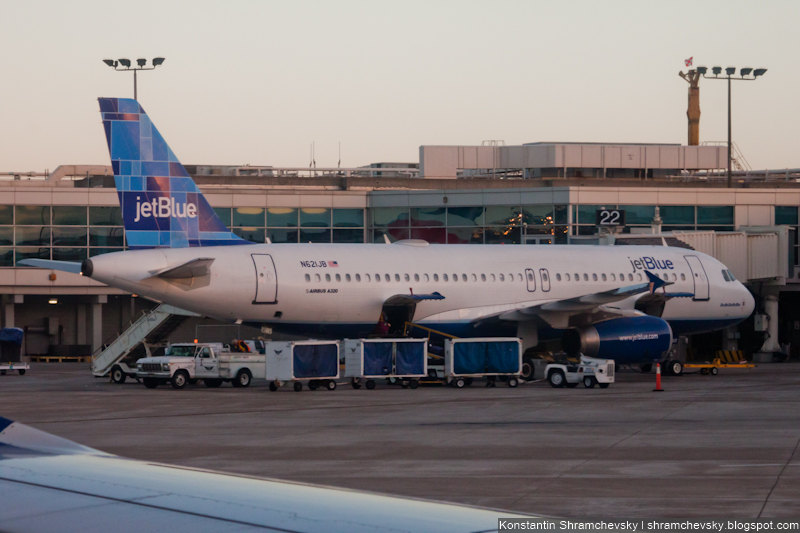USA California San Diego Internagional Airport Lindbergh Field JetBlue Airways Airbus A320-232 США Калифорния Сан-Диего Международный Аэропорт Линдберг Филд поле Джет Блю Эйрбас Аэробус А320-232 N621JB