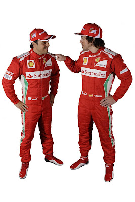 Фернандо Алонсо тычет пальцем в Фелипе Масс - пилоты Ferrari в сезоне 2012