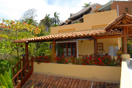 Casa Iguana, Fuente de los Delfines Calle 1 Lote 97 D, Playa la Ropa, 40895 Zihuatanejo, Gro., México, Hotel boutique | GRO