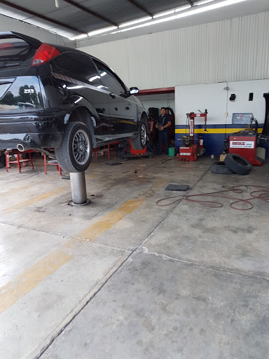 Tecnicentro Uniroyal, Carr. a Puerto Madero Manzana 19, Procasa, 30797 Tapachula de Córdova y Ordoñez, Chis., México, Taller de reparación de automóviles | CHIS