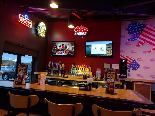 Chicken Wings Restaurant «Buffalo Wild Wings», reviews and photos, 718 Delta Commerce Dr, Lansing, MI 48917, USA