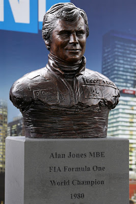 бюст Алана Джонса в Альберт-Парке на Гран-при Австралии 2013