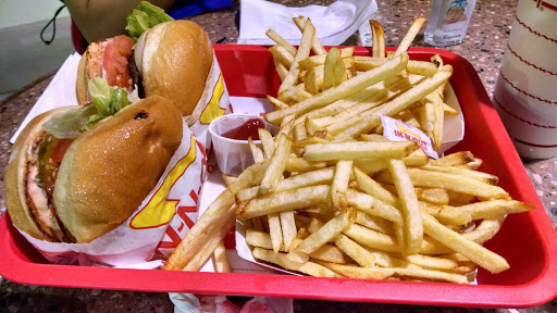 Hamburger Restaurant «In-N-Out Burger», reviews and photos, 8202 I-35, Windcrest, TX 78239, USA