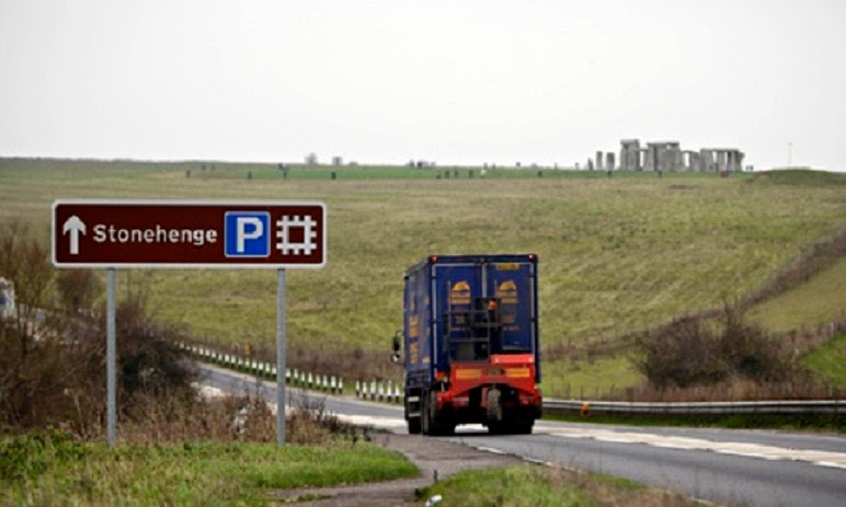 Archaeologists slam Stonehenge tunnel plan Archaeologists slam Stonehenge tunnel plan