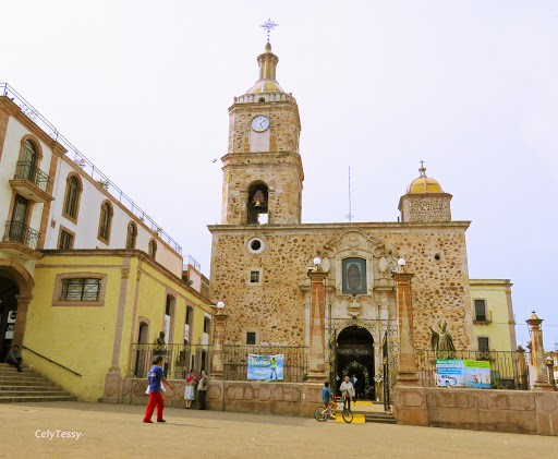 Parroquia De Sta. Maria De Guadalupe, Calle Juárez esq. Morelos, Centro, 47180 Arandas, Jal., México, Lugar de culto | JAL