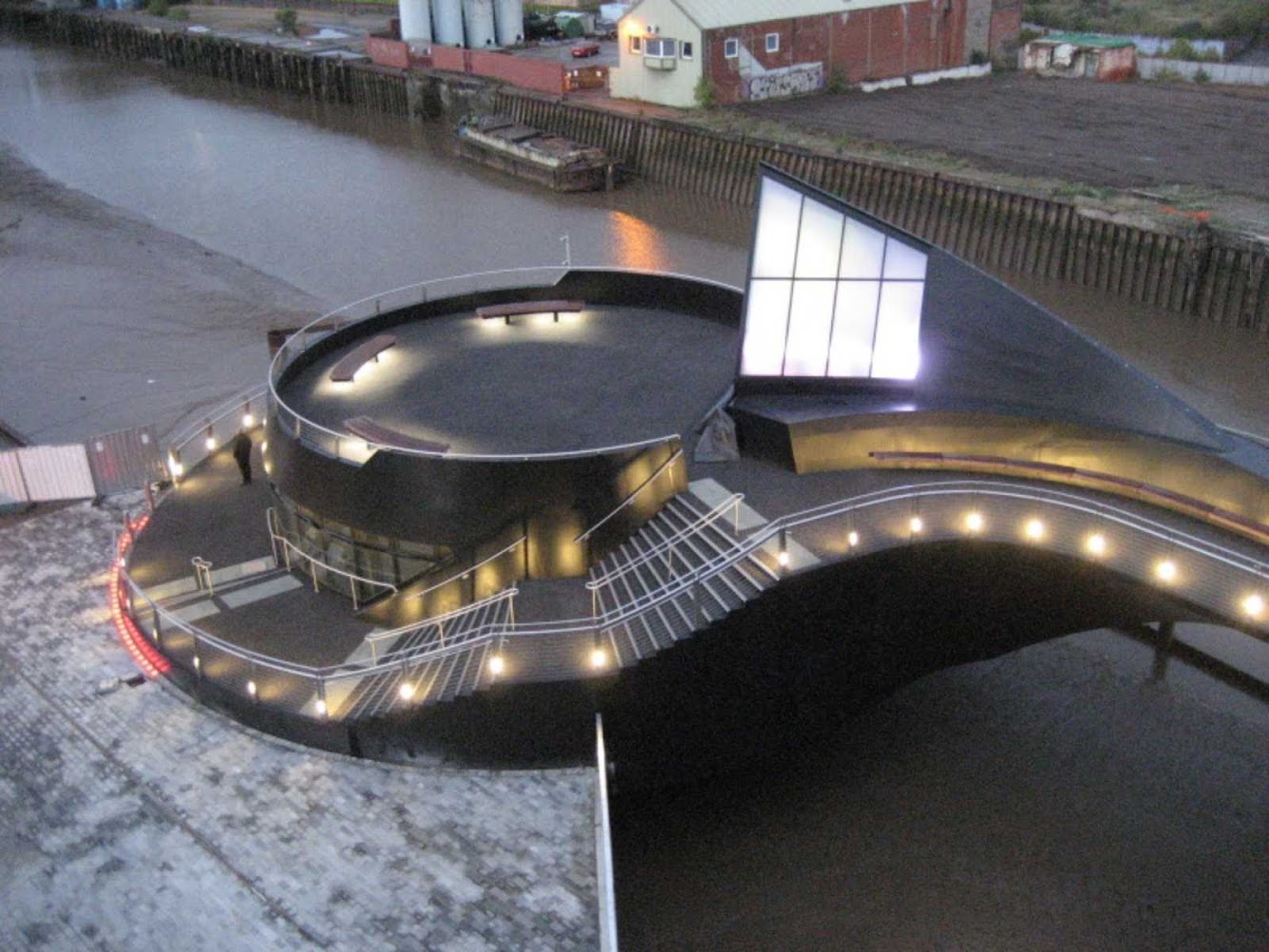 Scale Lane Bridge by McDowell Benedetti Architects