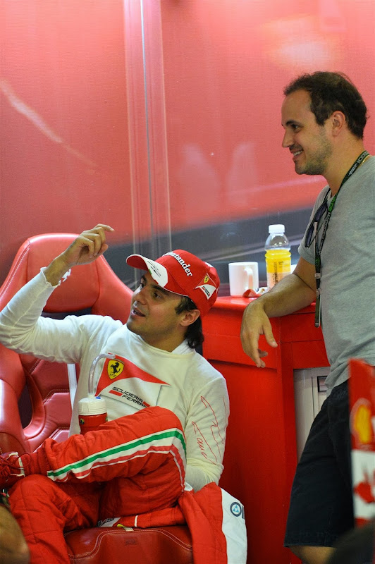 Фелипе Масса с братом в гараже Ferrari на Гран-при Сингапура 2013