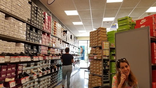 Shoe Store «Shoe Carnival», reviews and photos, 12795 Citrus Plaza Dr, Tampa, FL 33625, USA