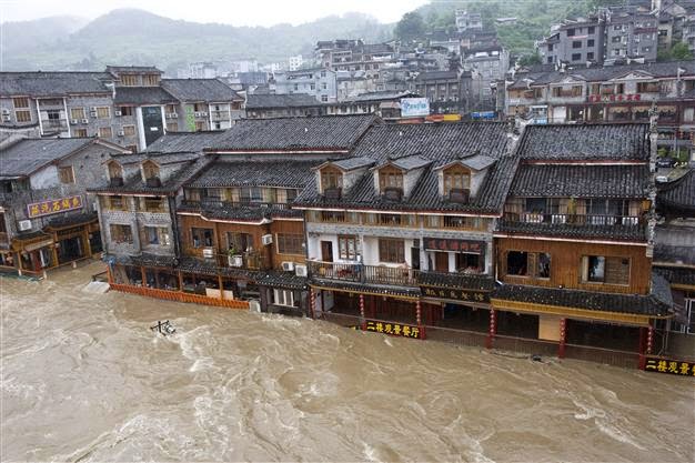 Ancient Chinese town's Ming dynasty buildings under water Ancient Chinese town's Ming dynasty buildings under water