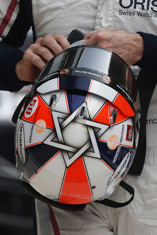 Рубенс Баррикелло и его шлем на Гран-при Индии 2011