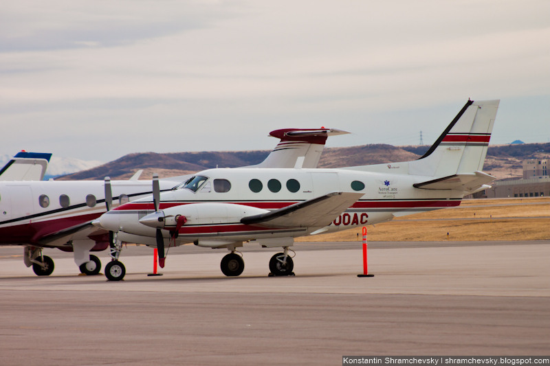 USA Colorado Denver Centennial Airport Tower США Колорадо Денвер Сентенниал Аэропорт APA KAPA Beechcraft King Air 90 AeroCare
