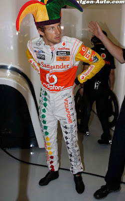 Дженсон Баттон в костюме клоуна от Hugo Boss на Гран-при Испании 2011
