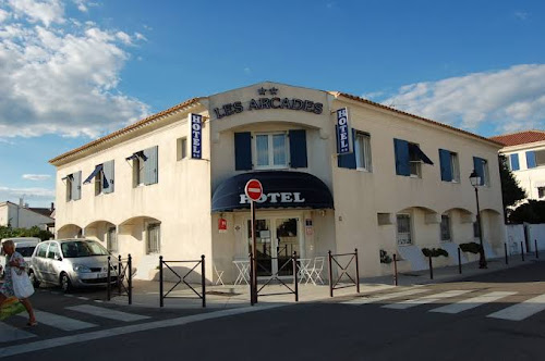 hôtels Hôtel Les Arcades Saintes-Maries-de-la-Mer