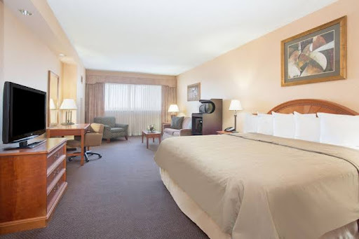 Hotel «Capitol Plaza Hotel Topeka», reviews and photos, 1717 SW Topeka Blvd, Topeka, KS 66612, USA