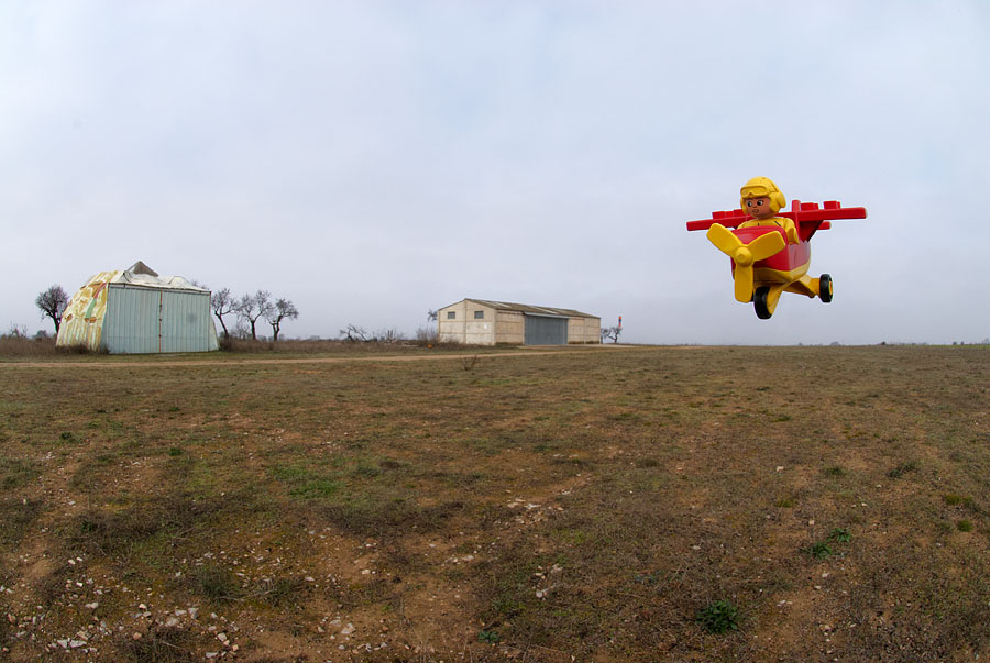La Baronessa arriba a l'aeròdrom de Cervera La Baronessa arriba a l'aeròdrom de Cervera
