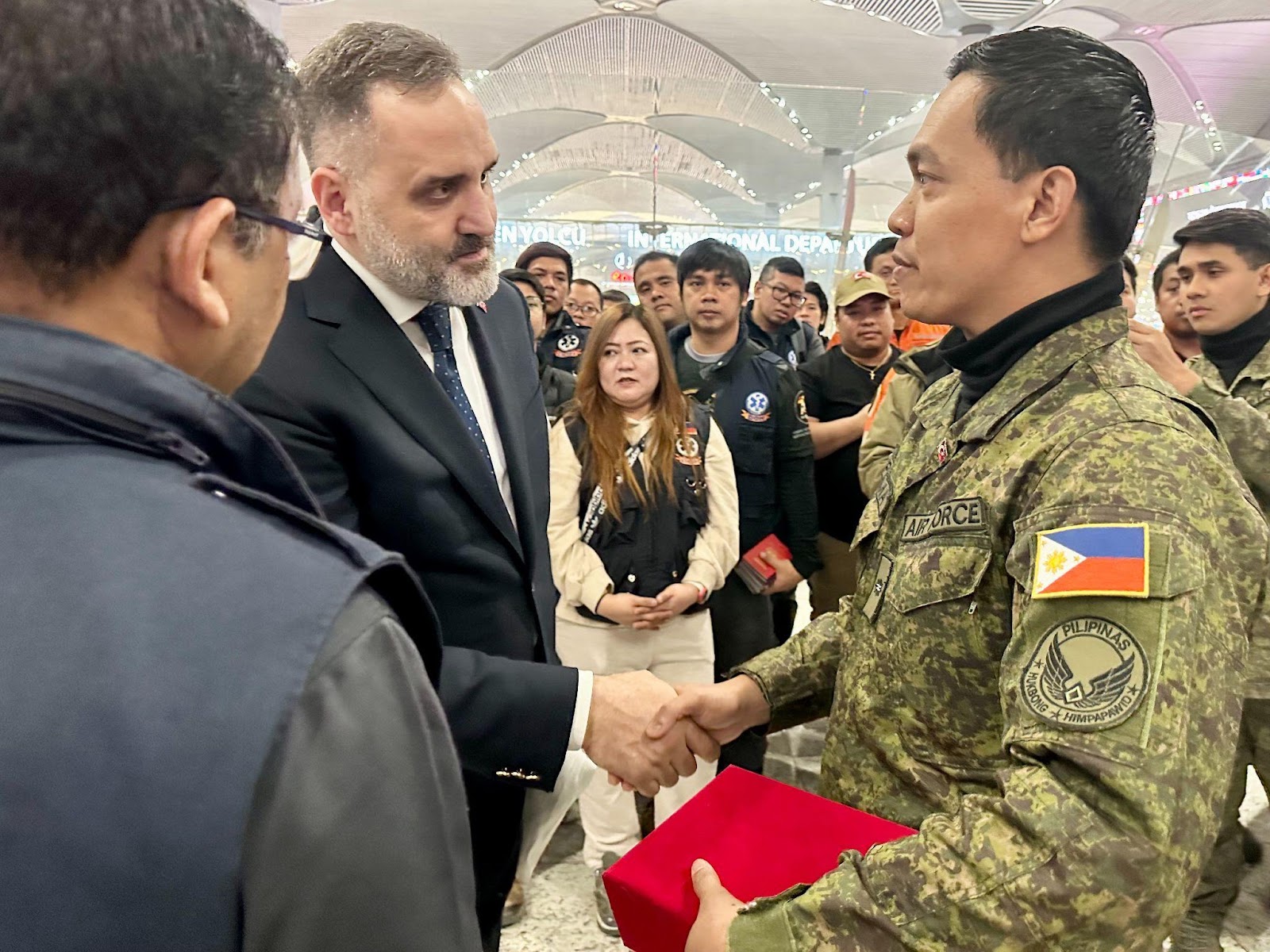 A person shaking hands with a soldier

Description automatically generated with low confidence
