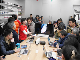 demonstration at Jiefangbei Apple Store on opening day