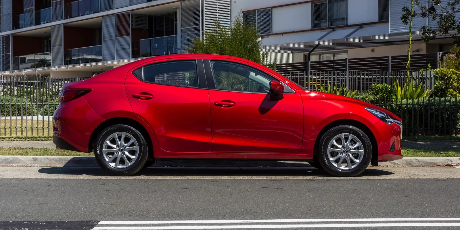 Mazda 2 được xem là phiên bản chưa "lớn" của Mazda 3