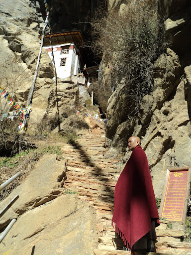 Ký sự chuyến hành hương Bhutan đầu xuân._Bodhgaya monk (Văn Thu gởi) DSC07140