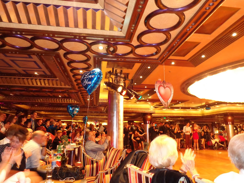 А включите-ка мне усилители качки! А подайте-ка белых пиджаков. Costa Paсifica февраль 13г