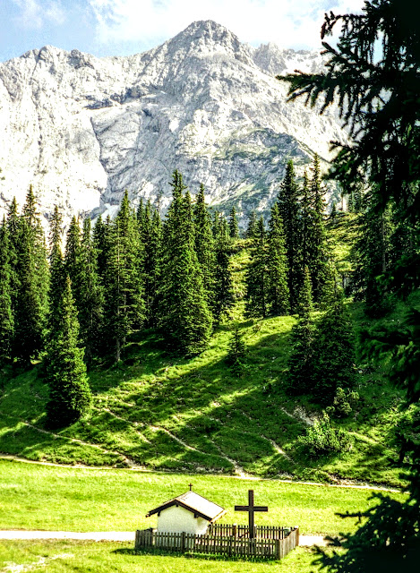Wandern Zugspitze Pestkapelle Ehrwalder Alm Tirol Ehrwald