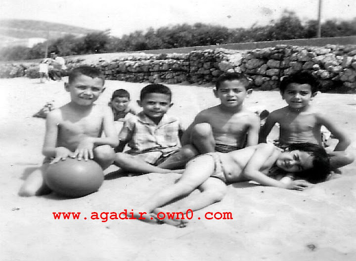 شاطئ اكادير قبل وبعد الزلزال سنة 1960 Fgdg