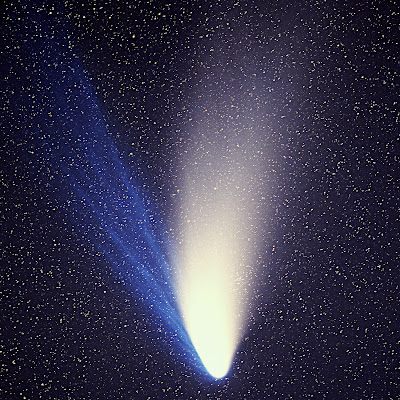 Comet Hale-Bopp, showing separate dust and gas tails. Credit: E. Kolmhofer, H. Raab; Johannes-Kepler-Observatory, Linz, Austria