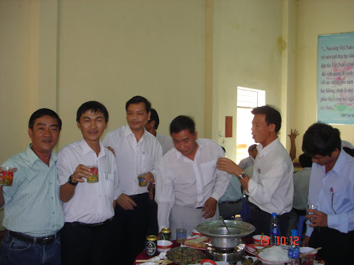 Chào mừng Ngày nhà giáo Việt Nam 20/11 2010 - Page 3 DSC00170