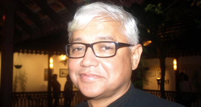 Amitav Ghosh már nem is akar Romániába utazni