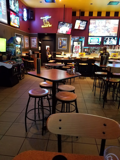 Chicken Wings Restaurant «Buffalo Wild Wings», reviews and photos, 7441 Youree Dr, Shreveport, LA 71105, USA