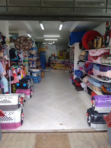 City Cão Pet Shop, Av. Monteiro Tourinho, 439 - Bacacheri, Curitiba - PR, 82600-000, Brasil, Loja_de_animais, estado Paraná