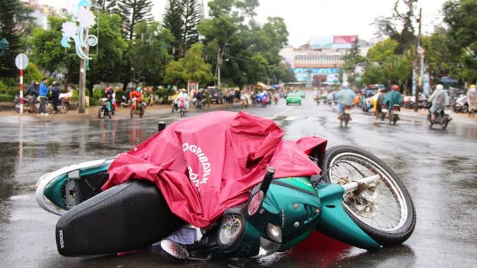 Tai nạn giao thông tại bùng binh đài phun nước chợ đà lạt  659267