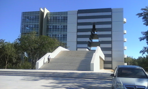 Universidad de Quintana Roo Unidad Cancun, Avenida Chetumal SM 260 MZ 21 y 16 LT 1-01, Fraccionamiento Prado Norte, 77519 Cancún, Q.R., México, Universidad pública | GRO
