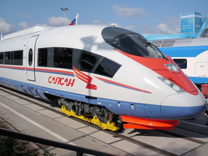 Les trains du future 800px-Velaro_RUS_Innotrans_2008