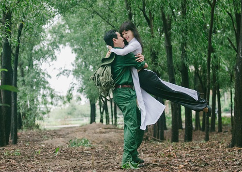 Bộ ảnh tình yêu người Lính đẹp và lãng mạn nhất Ảnh người lính hạnh phúc ngày gặp lại người yêu