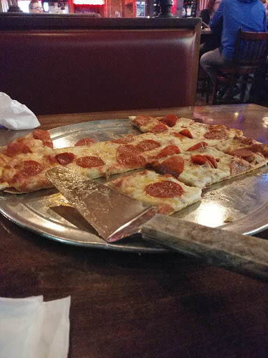 Pizza Restaurant «Roundheads Pizza Pub», reviews and photos, 275 W Roosevelt Rd, Lombard, IL 60148, USA