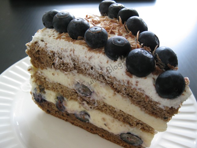 Tort Milch Schnitte cu afine (Blueberry Milch Schnitte cake)
