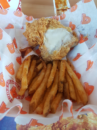 Chicken Restaurant «Popeyes Louisiana Kitchen», reviews and photos, 104 Meadow Rd, Rutherford, NJ 07070, USA