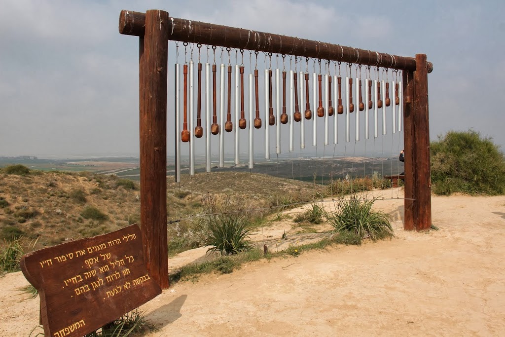 חלילי רוח מול הנוף מנגנים סיפור חייו של חייל צעיר