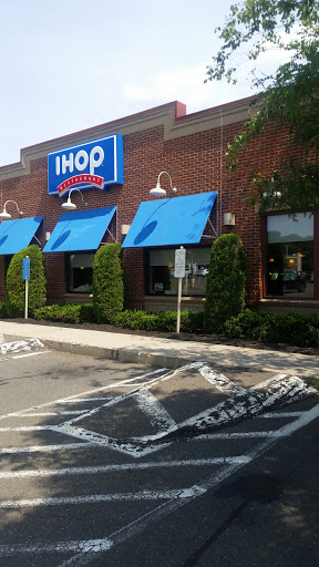 Restaurant «IHOP», reviews and photos, 2400 Dixwell Ave, Hamden, CT 06514, USA