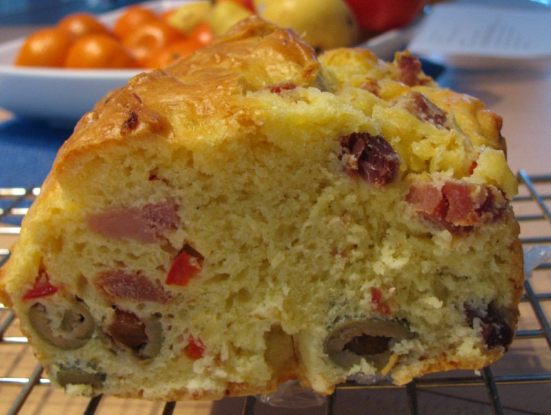 cake  au  jambon et  aux olives farcies IMG_1691