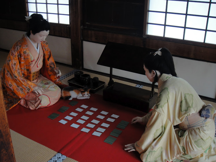 Playing karuta. I really thought they were humans for a moment! 