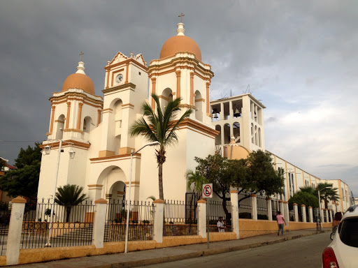 Iglesia de Santiago Pinotepa, Gutiérrez Tibón, Centro, 71600 Pinotepa Nacional, Oax., México, Institución religiosa | OAX