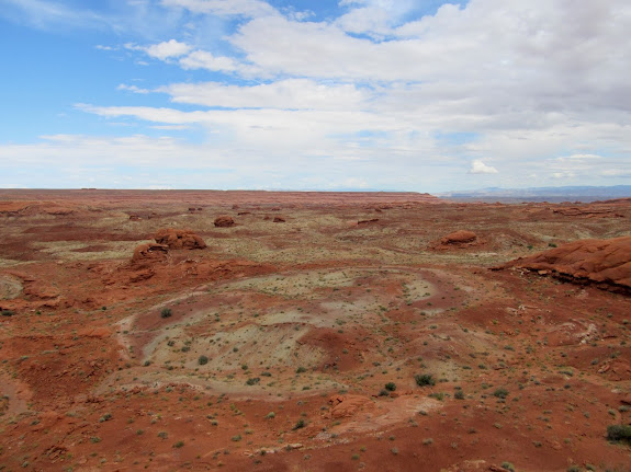 View over Moonshine Wash toward Gruver's Mesa title=