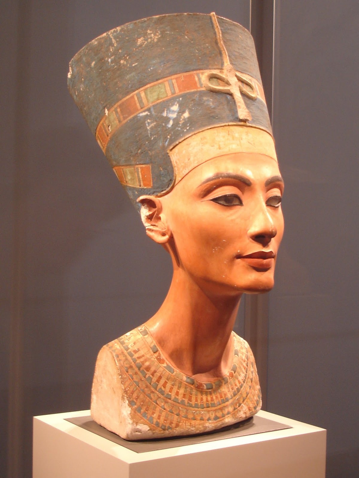 Nefertiti+bust+2.jpg