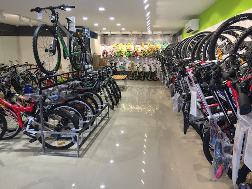 Bikers Hub - Track And Trail, 272, Ground floor, KK Nagar-Sarvadham Society, Kolar Main Road, Bhopal, Madhya Pradesh 462042, India, Sporting_Goods_Shop, state MP