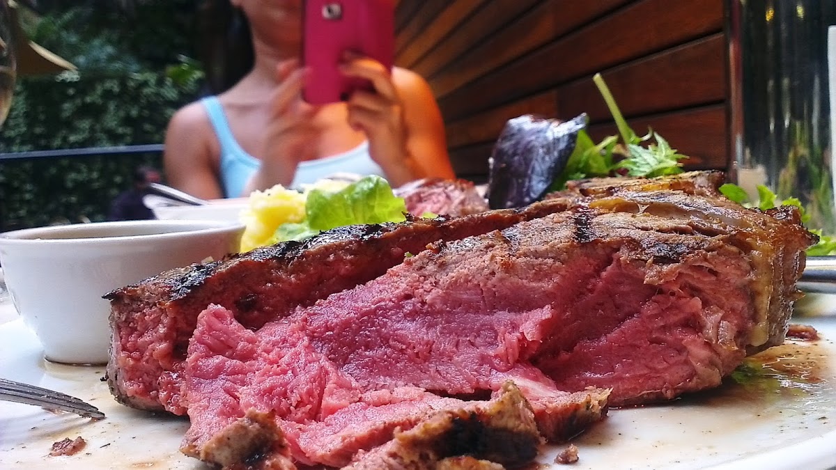 800g T-bone steak at Union Hotel with Diluz